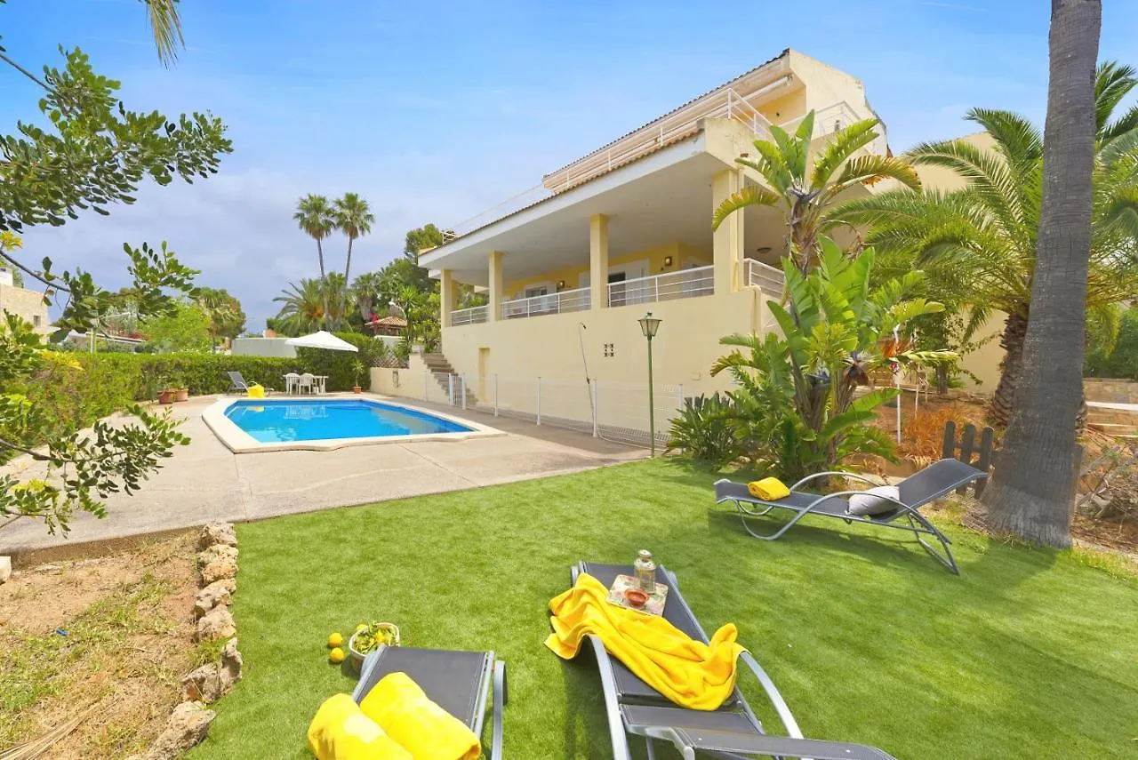 Beonholidays Villa Berry サンタ・ポンサ スペイン